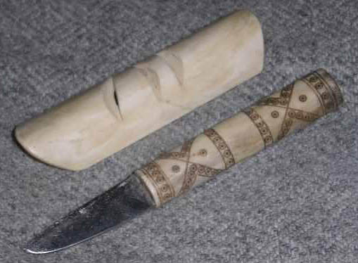 Инструменты для изготовления древка - струг и нож.
